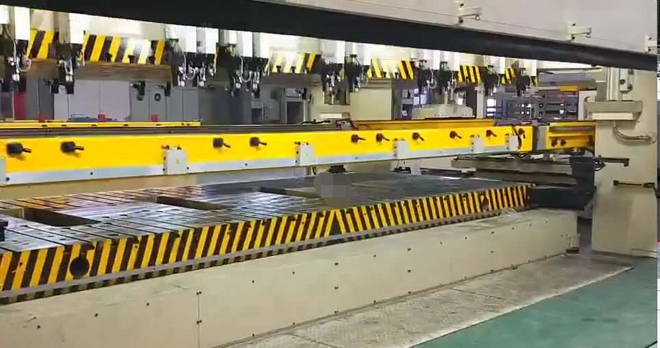 二、三次元多工位移送機械手